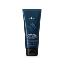 Shampoo para barba da marca Malbec. Embalagem plástica tubular azul marinho com detalhes em azul claro formando um padrão de losango com bolinhas. Texto com letras em cor branca e azul.