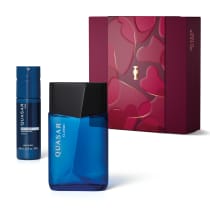 Kit de produtos Quasar, incluindo um frasco azul de desodorante em spray, um desodorante colônia e uma caixa vermelha com detalhes dourados, contendo um produto da marca.