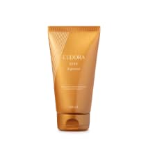 O produto apresentado é uma Loção Hidratante Desodorante Corporal da linha Diva Suprema da marca Eudora. A embalagem é um tubo dourado com detalhes em relevo e listras diagonais, com o nome da marca e do produto claramente visíveis.