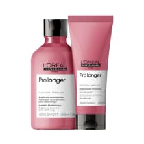 A imagem mostra um kit da L'Oréal Professionnel Pro Longer com um frasco arredondado de shampoo e  com uma bisnaga de condicionador, ambos de cor rosa escuro, rótulo branco e tampa preta.
