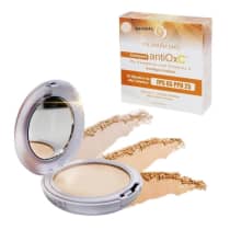 Pó compacto Cosmobeauty, chamado "Compact antiOxC". A embalagem é uma caixa retangular de cor laranja e branca, com o nome do produto e informações sobre sua tecnologia Vitablock e proteção solar FPS 65 PPD 25 visíveis.