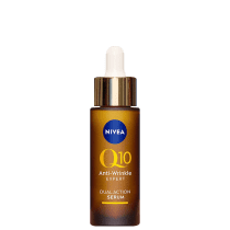 Produto anti-rugas da linha Q10 da Nivea. Frasco conta-gotas marrom-dourado com tampa branca. Rótulo azul com o logotipo Nivea e texto "Q10 Anti-Wrinkle Expert Dual Action Serum" em amarelo e branco.