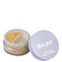 Pó facial HD Bauny em embalagem com tampa branca, contendo pó compacto de cor amarelada. O rótulo exibe o nome da marca "BAUNY" em letras brancas sobre fundo lilás.