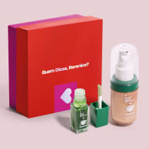 Combo Presente Natal QDB e Guaraná Antarctica: Blush Líquido 6,8ml + Iluminador Líquido Rosto e Corpo 30ml + Caixa de Presente M