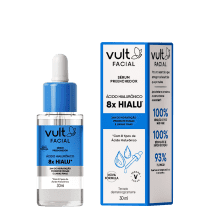 Uma caixa azul com detalhes brancos e logotipo da marca. Ao lado um frasco transparente com rótulo azul e tampa branca. O rótulo destaca "Sérum Preenchedor Ácido Hialurônico 8x Hialu",  24 horas de hidratação e preenchimento de rugas.