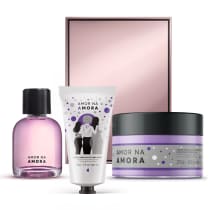 Kit Amor na Amora - Creme Hidratante Mãos + Creme Aveludado Desodorante Hidratante Corporal + Desodorante Colônia 75ml + Caixa Cubo G