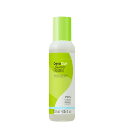 A imagem mostra o Shampoo Deva Curl Low-Poo Original 120ml. O frasco é de plástico, com a parte superior verde e a parte inferior branca. As informações no rótulo indicam que o produto é 100% livre de sulfatos, parabenos e silicone.