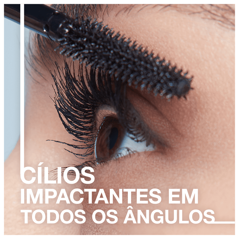 Close-up de um olho feminino com cílios longos e volumosos, realçados com rímel preto. O texto em português "Cílios impactantes em todos os ângulos".