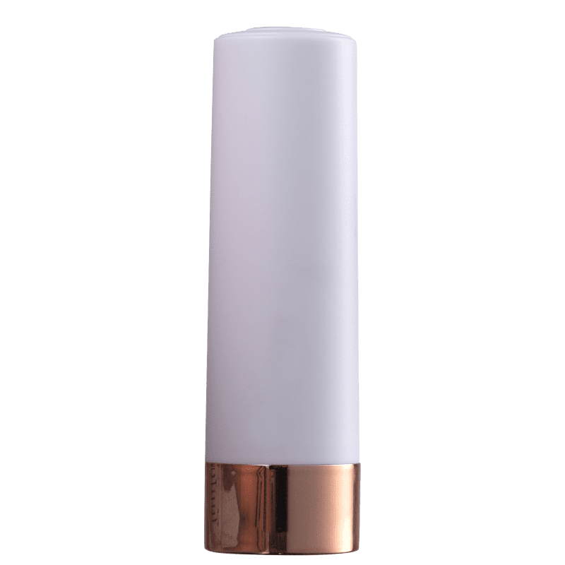 Essence This Is Me 106 - Batom Semi-Matte 3,3g
