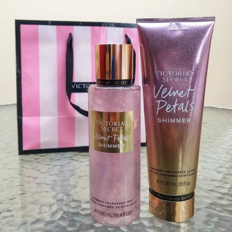 Creme Corporal Victoria`s Secrets Velvet Petals Shimmer C/ Brilho 236ml