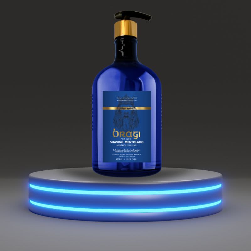 A imagem mostra uma garrafa em tom azul escuro posicionada sobre um suporte iluminado com leds em tons de azul, criando um efeito luminoso em espiral em torno da base da embalagem.