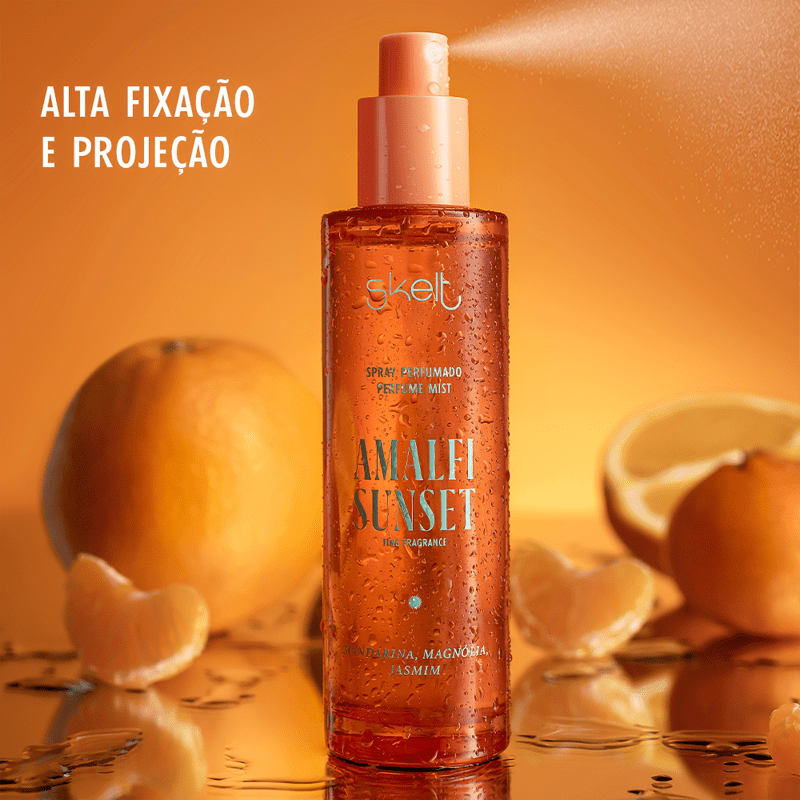 Spray perfumado Amalfi Sunset da marca Skelt. Frasco fotografado junto com laranjas ao fundo, ressaltando sua fragrância cítrica.