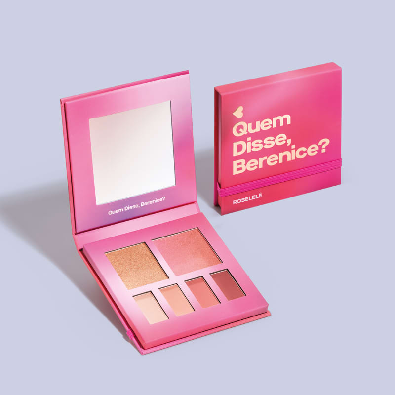 "Quem Disse, Berenice?" impresso em letras douradas. Dentro da caixa, há um espelho e uma paleta de sombras em tons de rosa e dourado. A paleta parece conter diferentes texturas e acabamentos, incluindo sombras brilhantes e mates.