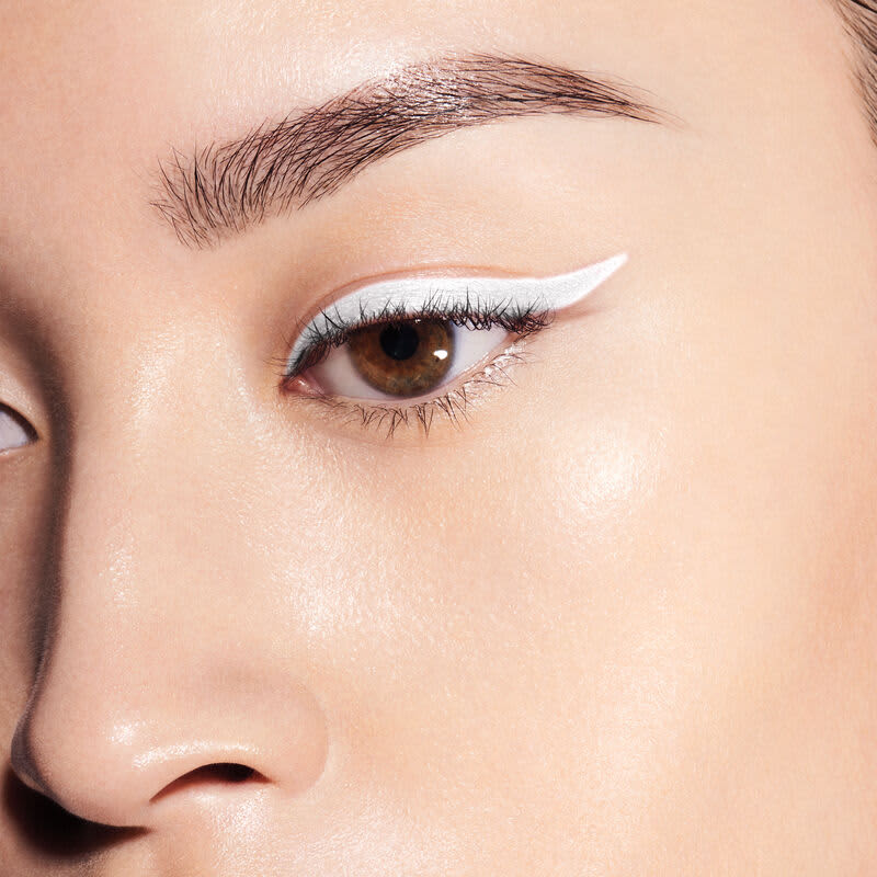 Shiseido Kajal InkArtist 10 Kabuki White - Lápis de Olho Multiuso 0,8g