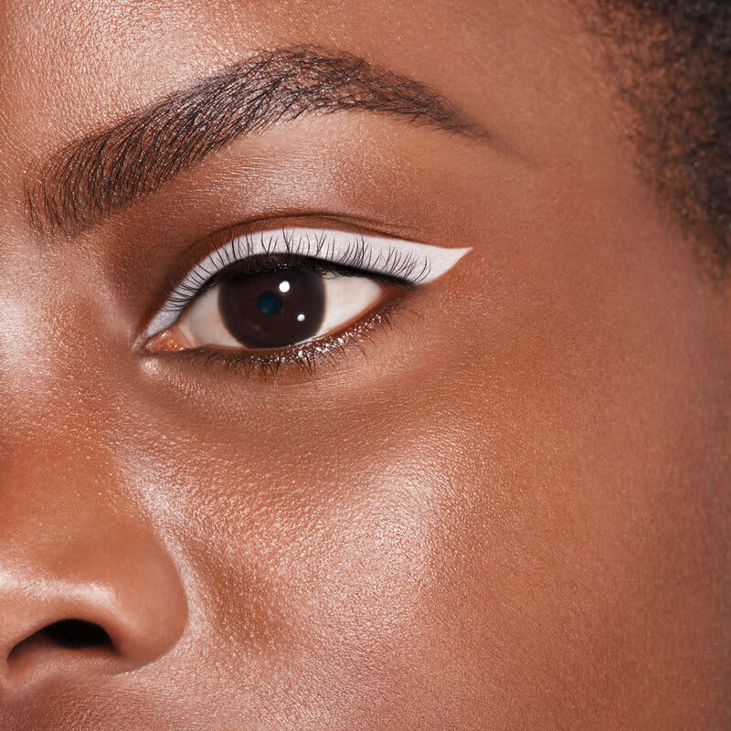 Shiseido Kajal InkArtist 10 Kabuki White - Lápis de Olho Multiuso 0,8g