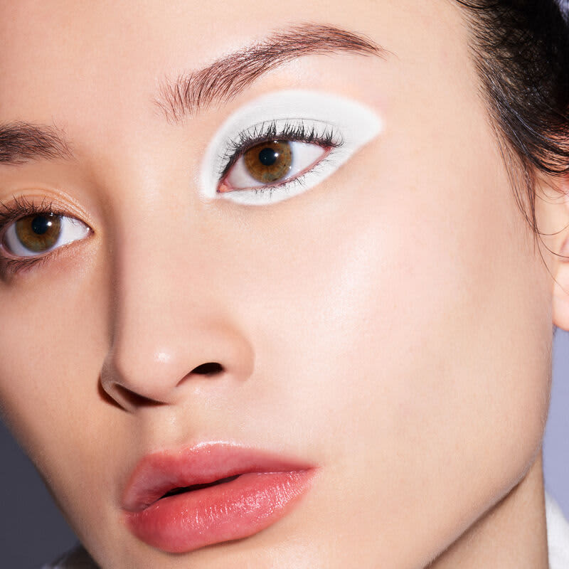Shiseido Kajal InkArtist 10 Kabuki White - Lápis de Olho Multiuso 0,8g