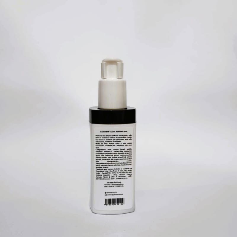 A imagem mostra a parte de trás do frasco com informações do produto como ativos e modo de uso.