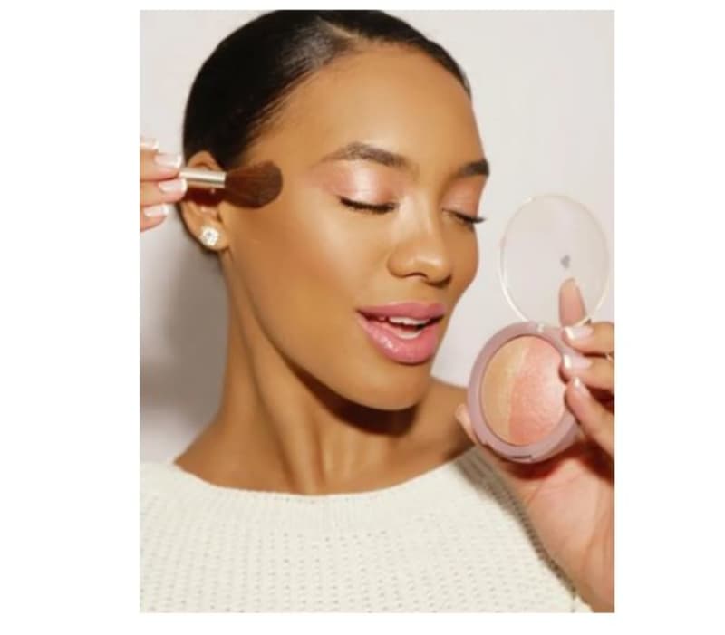 Kit Glow: Paleta de Sombras Rosé Gold + Blush Iluminador Rose + Gloss Labial Hialurônico Avelã Iluminado