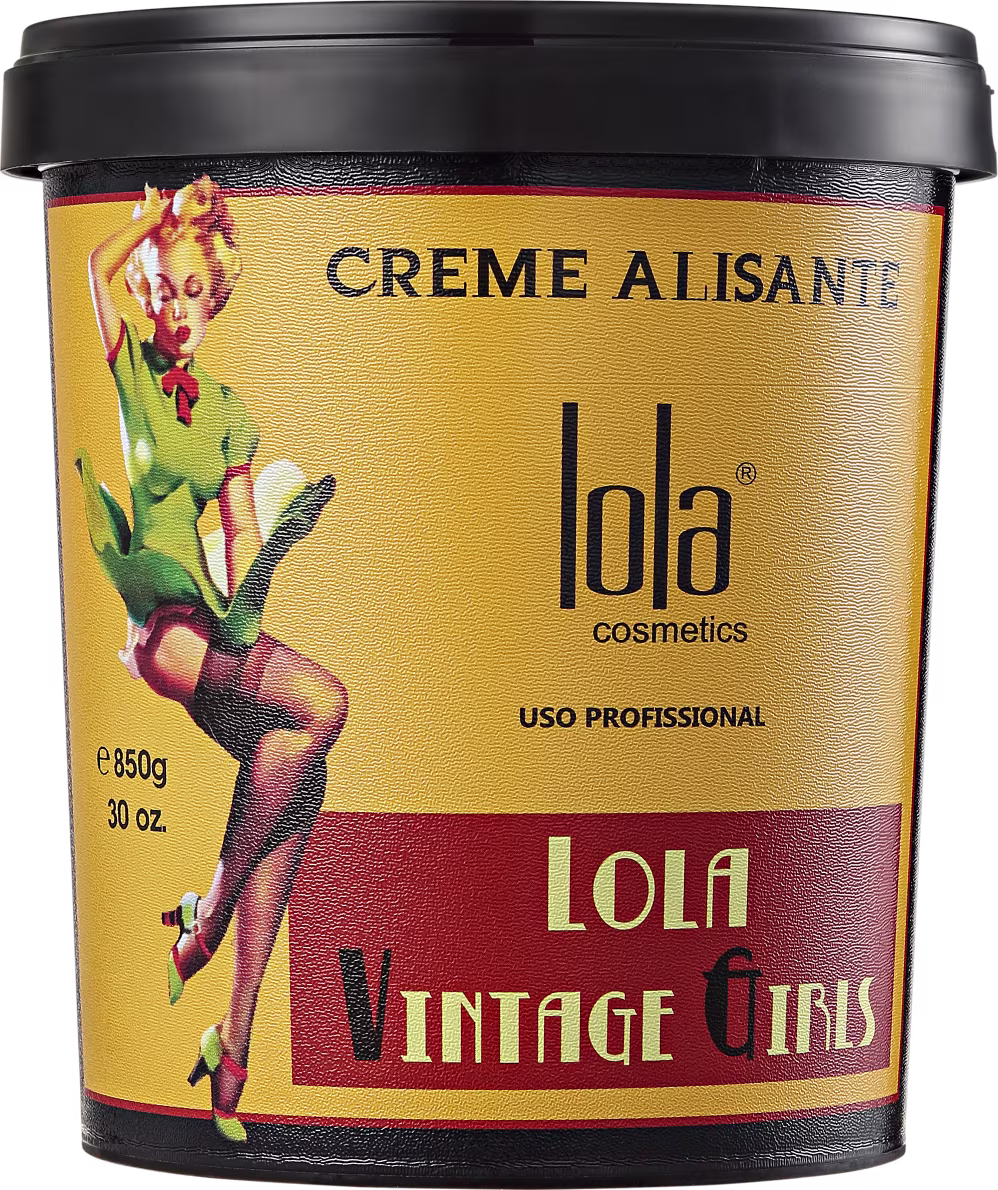 Creme alisante da marca Lola Cosmetics, em embalagem de plástico preta e amarela, com rótulo destacando o nome "Lola Vintage Curls" e informações sobre o uso profissional do produto.