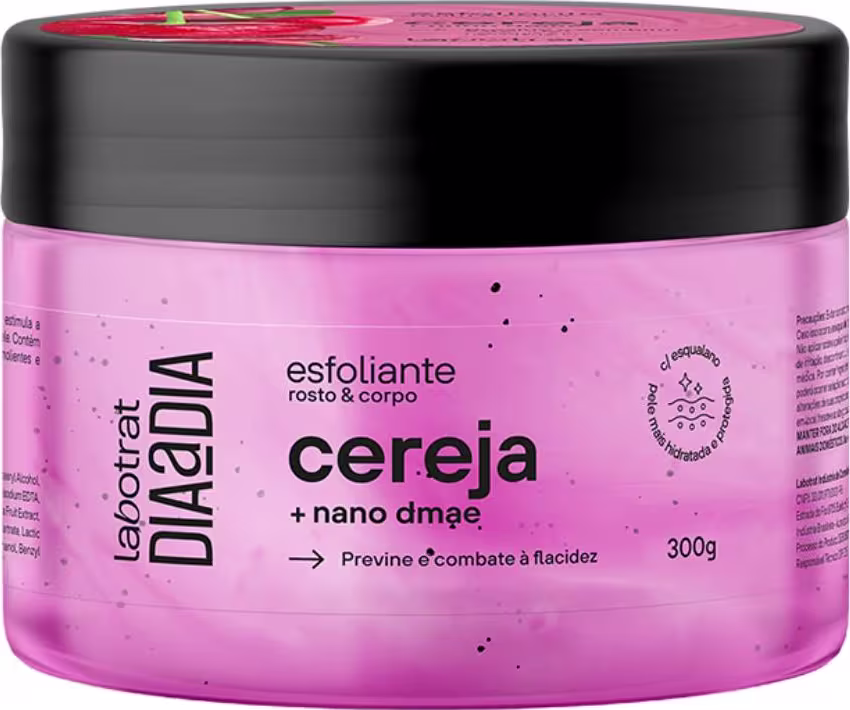 O produto apresentado é um esfoliante corporal da marca Labotrat, com o nome "Cereja" impresso no rótulo. A embalagem é um pote preto com tampa, e a cor predominante é o rosa. 300g.