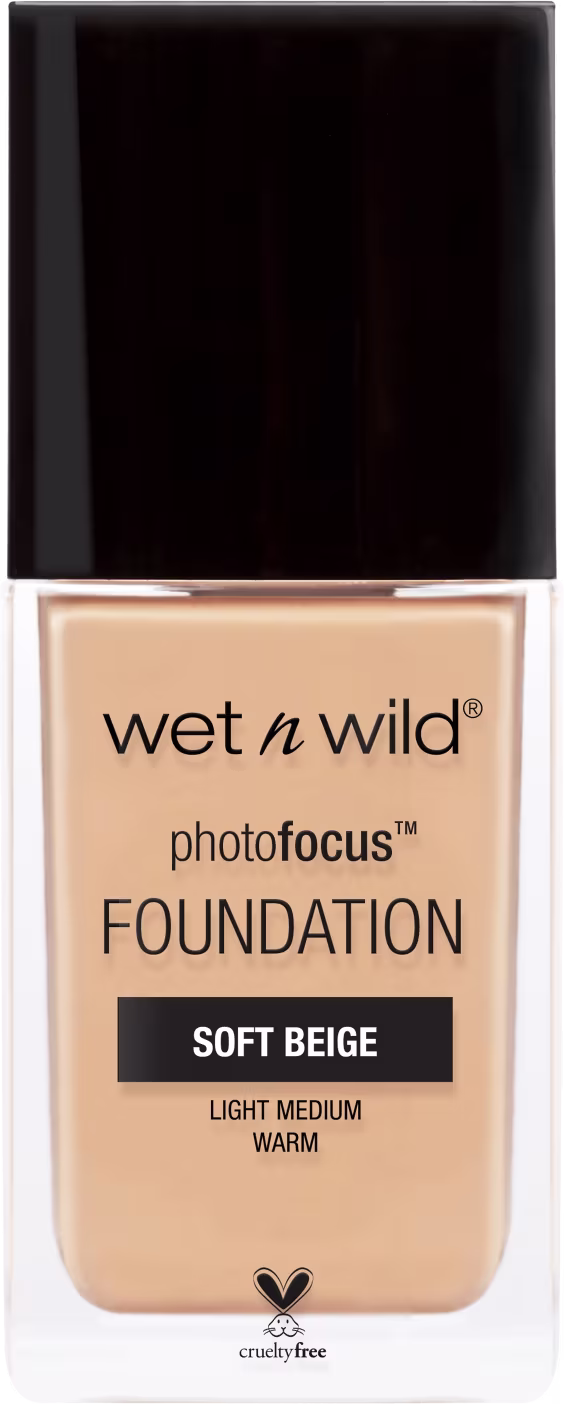 A imagem mostra uma embalagem de base líquida da marca Wet n Wild. É o produto PhotoFocus Foundation. A embalagem é um frasco retangular com o rótulo frontal que exibe o nome do produto e a marca.