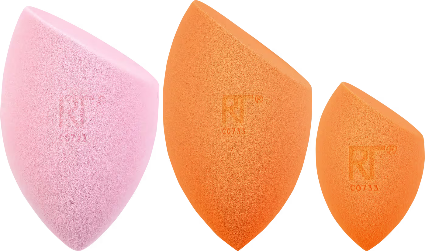 A imagem mostra um kit com três esponjas. Duas grandes em cores rosa e laranja, e uma menor cor laranja. Estão lado a lado em fundo branco.