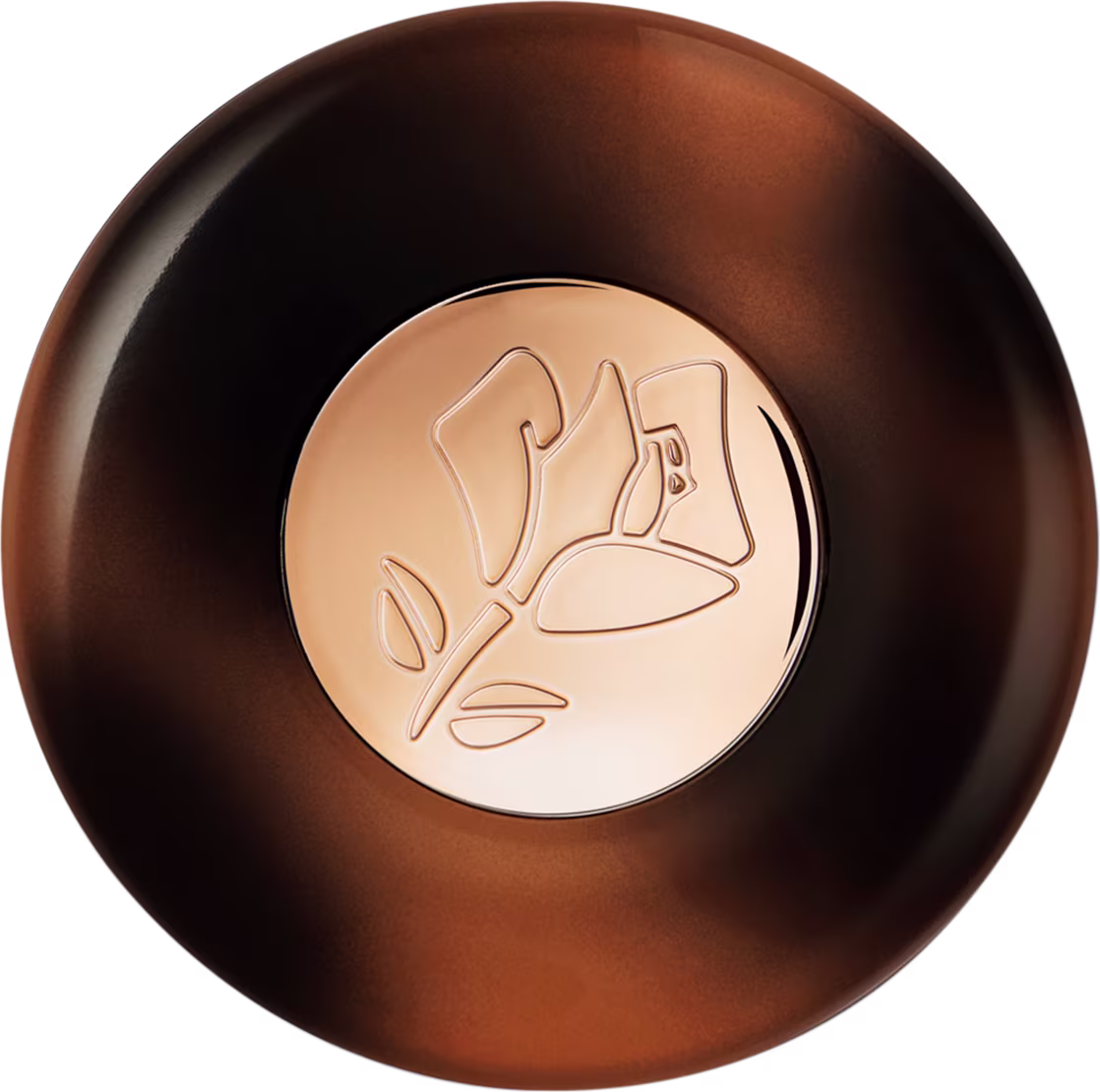 A imagem traz a embalagem do bronzer fechada em um tom marrom com detalhes em relevo na parte frontal. O frasco tem uma forma arredondada e o relevo apresenta um desenho abstrato folhado em tom mais claro. A embalagem é elegante e sofisticada.