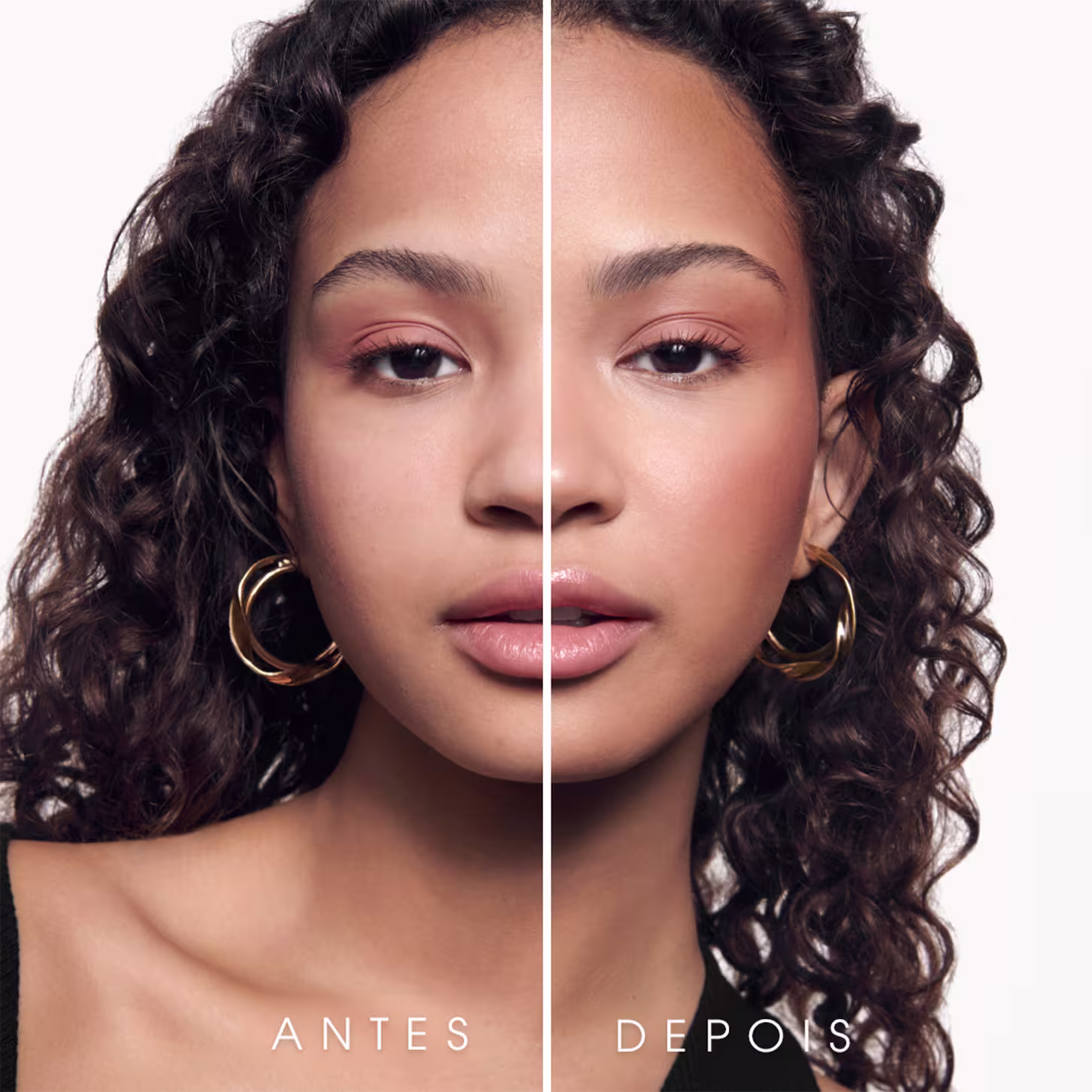 Esta imagem mostra uma comparação antes e depois do uso do bronzer. A imagem mostra uma mulher com cabelos cacheados e pele negra. Antes ela aparece com um visual mais natural. No lado "Depois", sua pele aparece mais elaborada e realçada.
