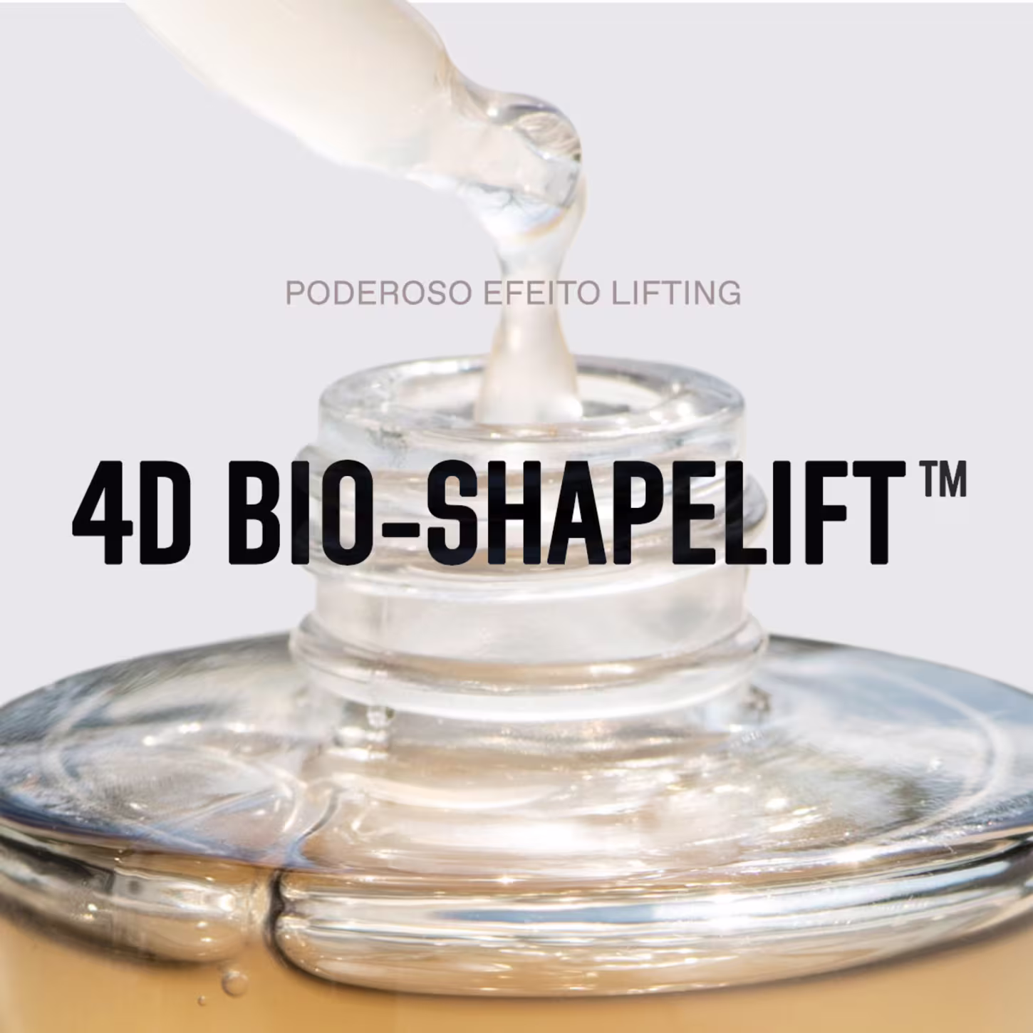 A imagem mostra um close-up do frasco e o bico aplicador saindo. No centro da imagem tem o texto "4D Bio-shapelift" em destaque no tom preto.