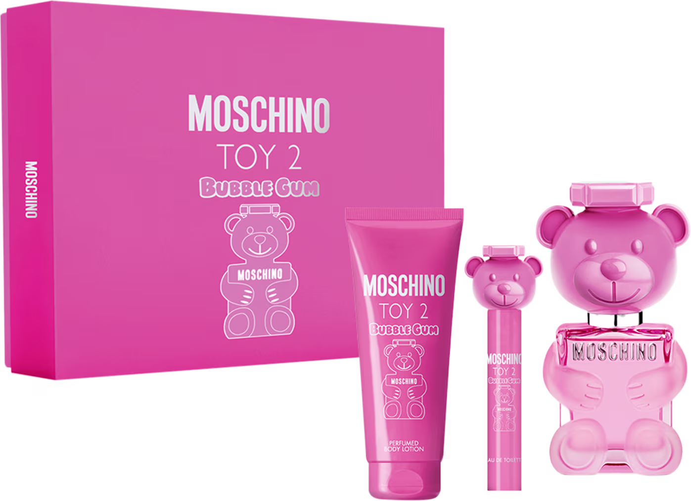 Caixa retangular rosa com o logotipo e nome do produto em letras brancas. Frasco de perfume rosa em formato de urso, miniatura de perfume rosa e tubo de loção corporal rosa.