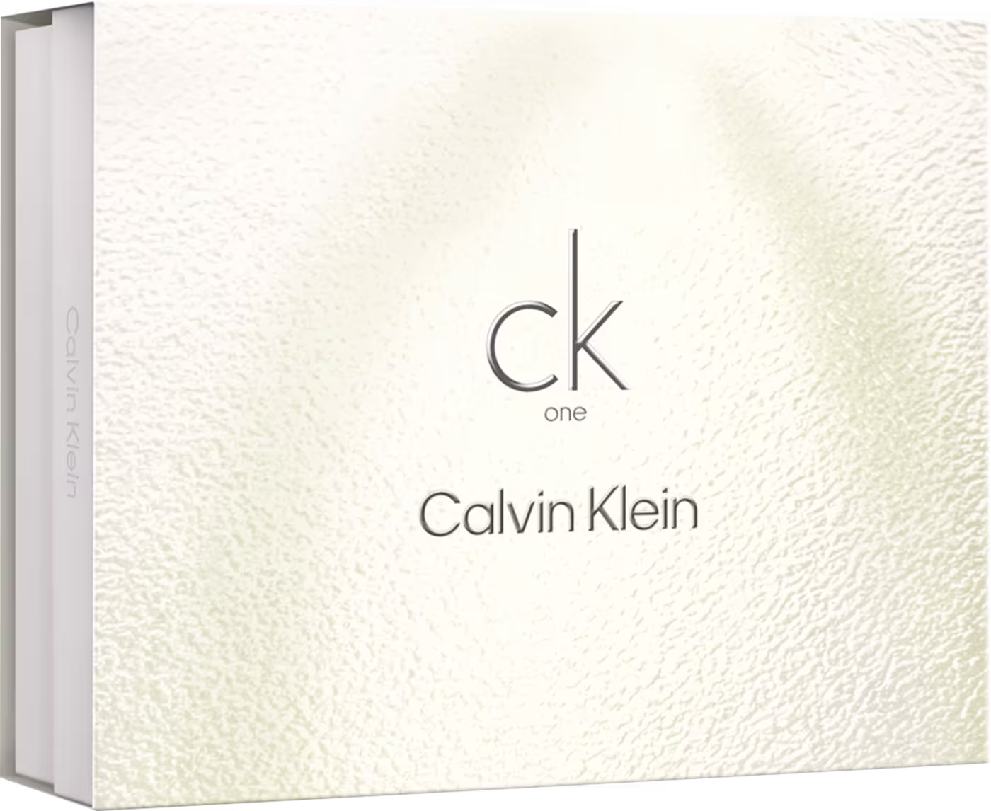 Caixa retangular branca com textura na superfície. A embalagem tem um acabamento simples e minimalista, com predominância do branco e detalhes cinza, típicos da marca Calvin Klein.