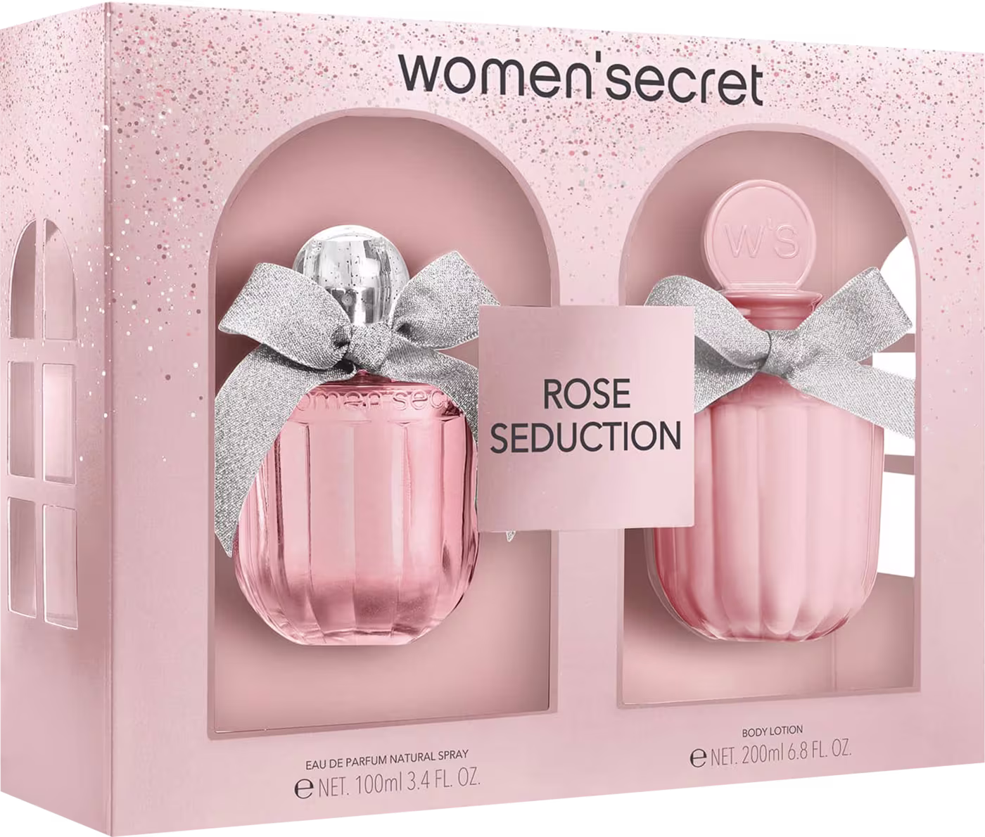 A imagem mostra uma caixa de presente com um design rosa claro com detalhes brilhantes e o nome "Rose Seduction". Dentro da caixa, há dois frascos de perfume de vidro rosa com laços prateados brilhantes.