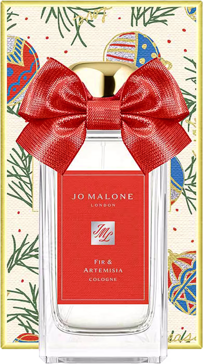 A imagem mostra o perfume e ao fundo uma embalagem decorada com ilustrações coloridas, bolas de natal. folhas e padrões geométricos sobre fundo bege.