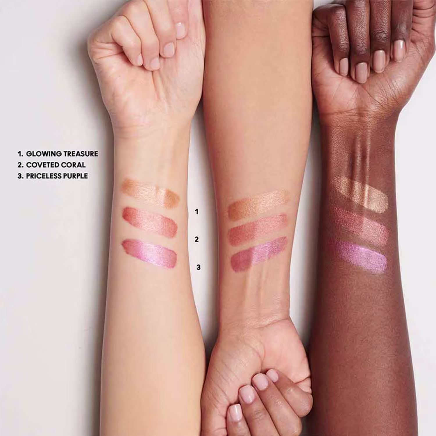 A imagem mostra três antebraços com tons de pele diferentes, com as três cores dos blushes nos braços.