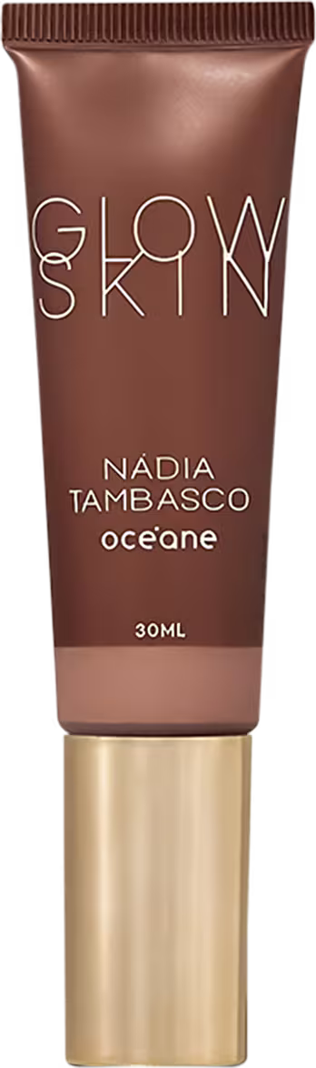 Tubo de maquiagem Glow Skin da marca Océane, com 30ml de volume, em embalagem marrom e dourada, com o nome da marca e da linha "Nadia Tambasco" impressos.