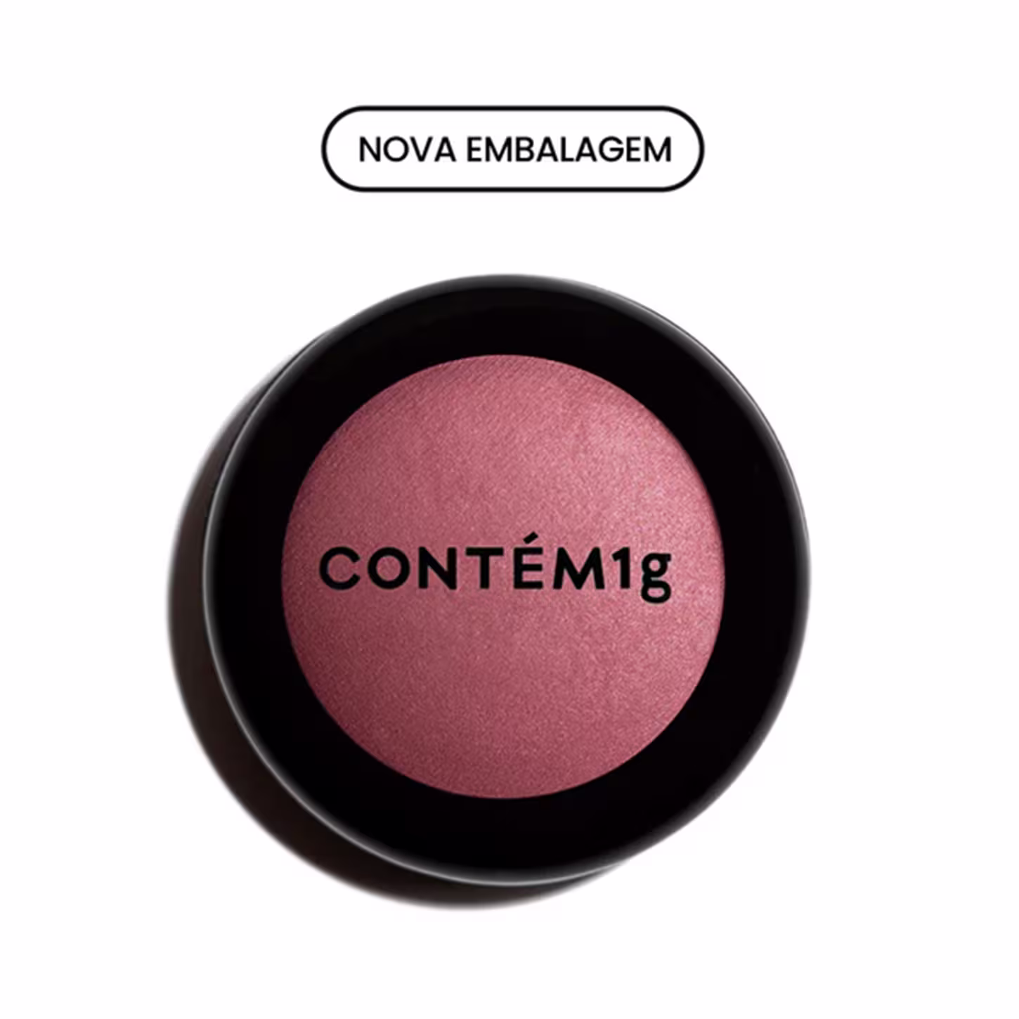 A imagem mostra uma embalagem fechada de blush. A embalagem é preta com parte transparente e o logo da marca em preto. Acima do produto a informação de que está em nova embalagem.