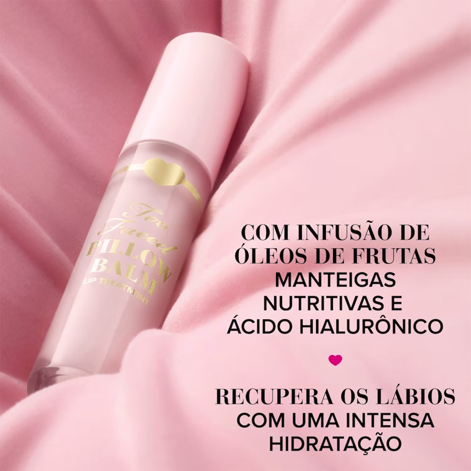 A imagem mostra o Lip Treatment Too Faced Pillow Balm e traz o texto: com infusão de óleos de frutas, manteigas nutritivas e ácido hialurônico e recupera os lábios com uma intensa hidratação
