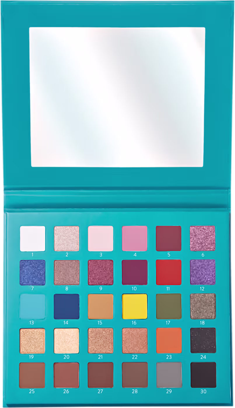 Paleta de sombras de olhos Catharine Hill com 30 cores em embalagem retangular de tom azul-turquesa, exibindo uma ampla variedade de tons neutros, brilhantes e escuros.