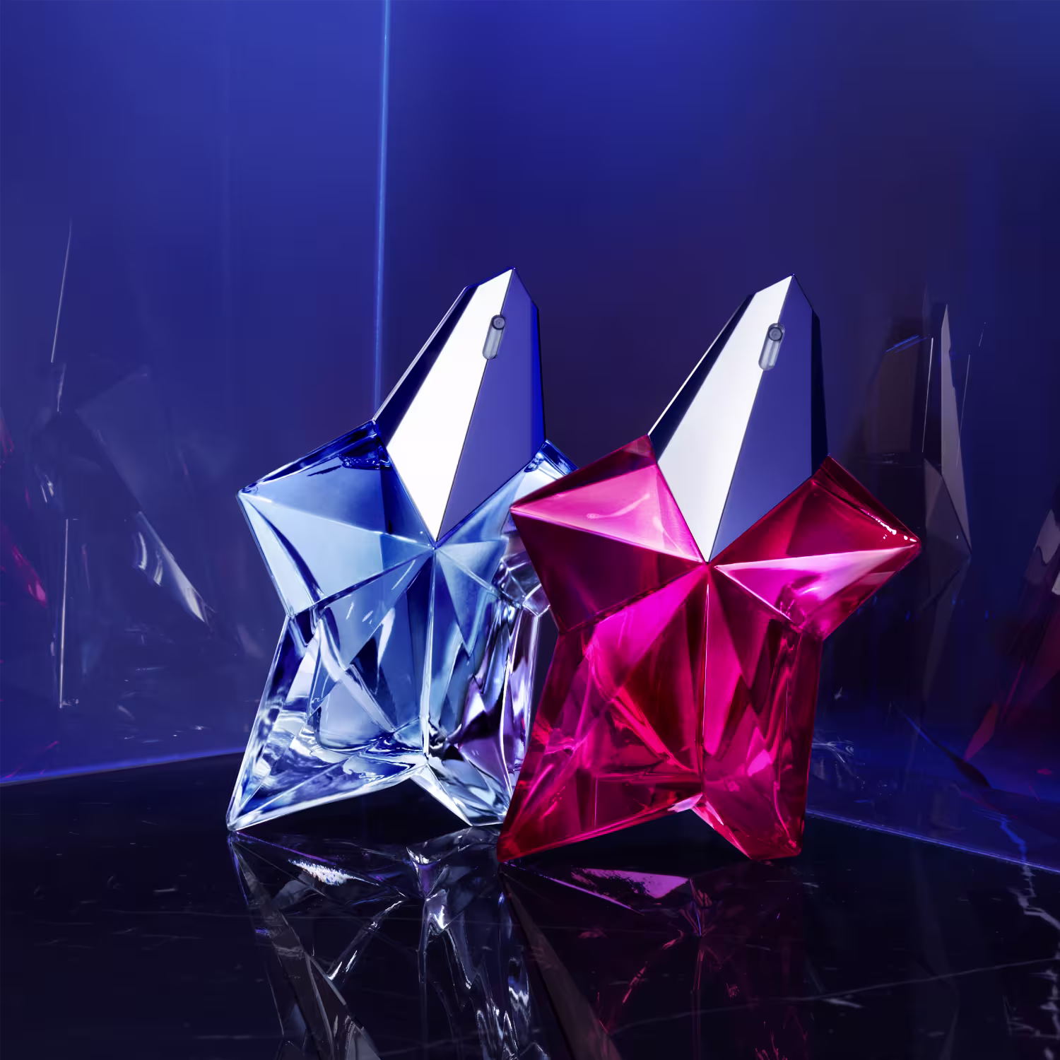Frasco de perfume em formato de estrela de cristal vermelho brilhante, com tampa prateada, Angel Nova Mugler Eau de Parfum