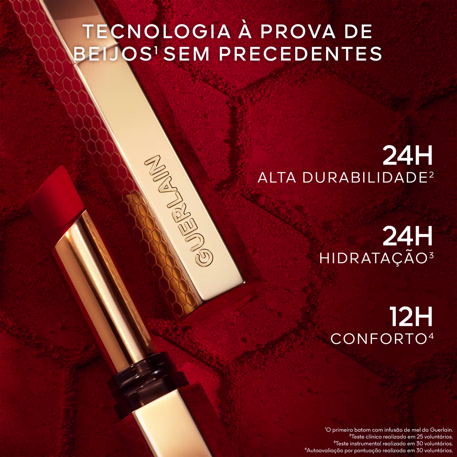 "Tecnologia à prova de beijos sem precedentes" em destaque. Abaixo, são listadas as características do produto, incluindo "24h Alta Durabilidade", "24h Hidratação" e "12h Conforto". A embalagem possui uma textura dourada com padrão hexagonal.