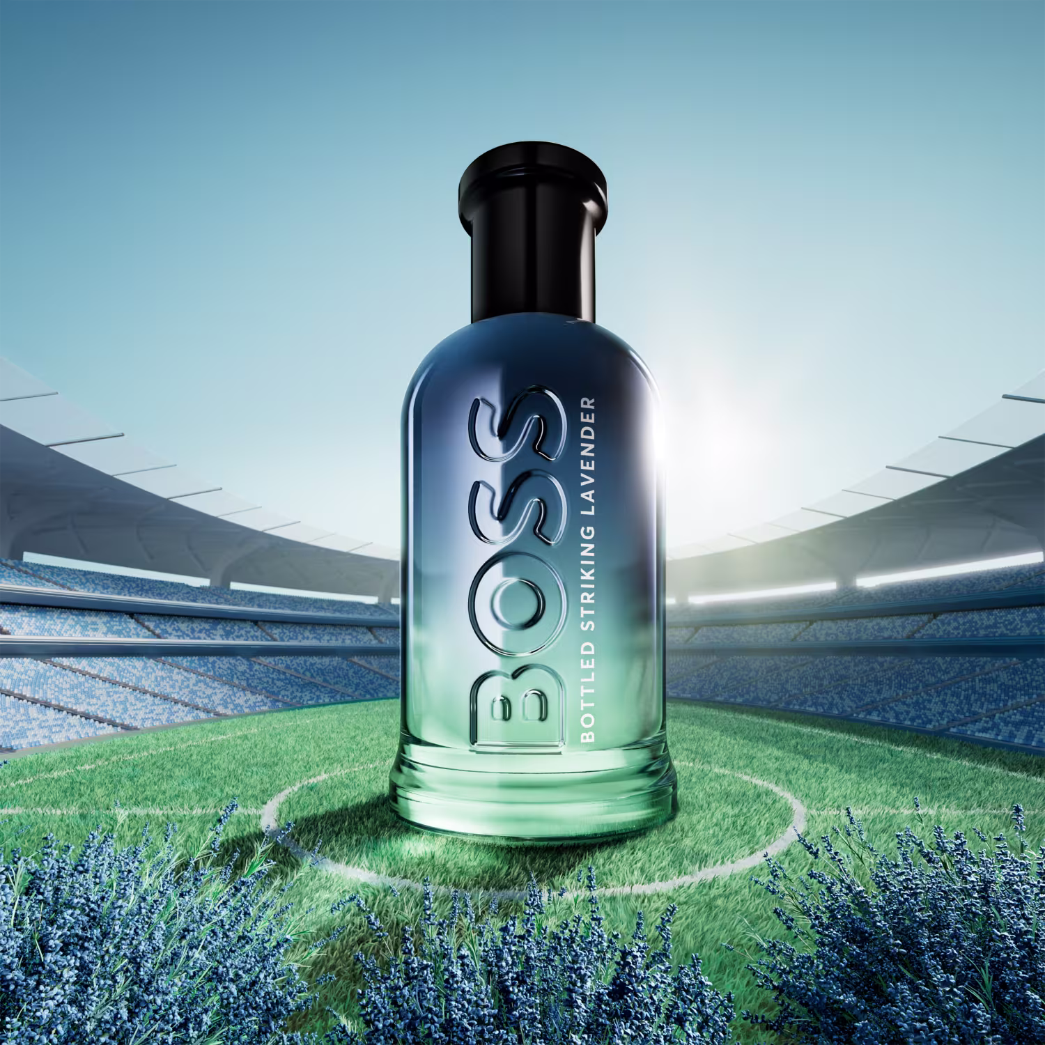 Frasco do Perfume Bottled Striking Lavender Boss Eau de Parfum no campo de futebol