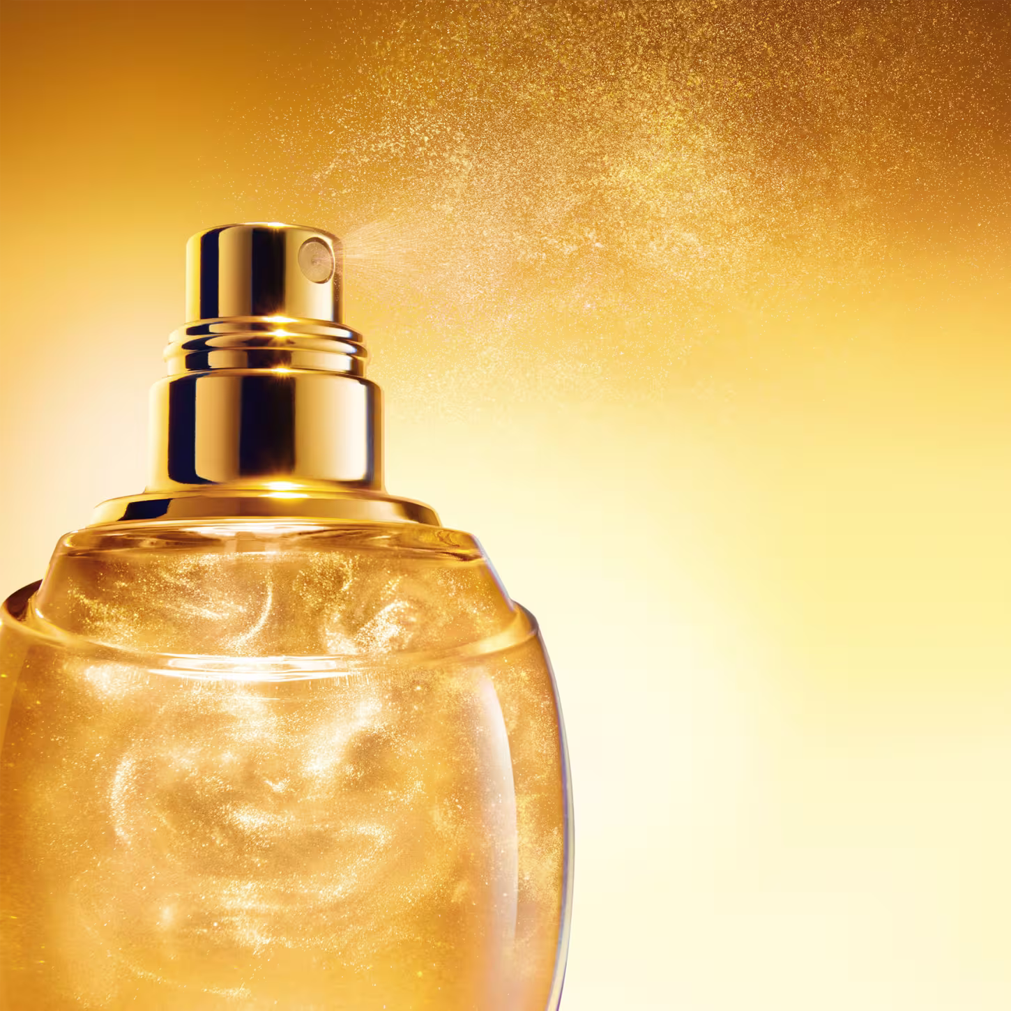 Frasco de perfume para cabelo Dior em formato de gota, com corpo dourado e detalhes em fios dourados entrelaçados, tampa transparente redonda. Embalagem elegante e sofisticada.