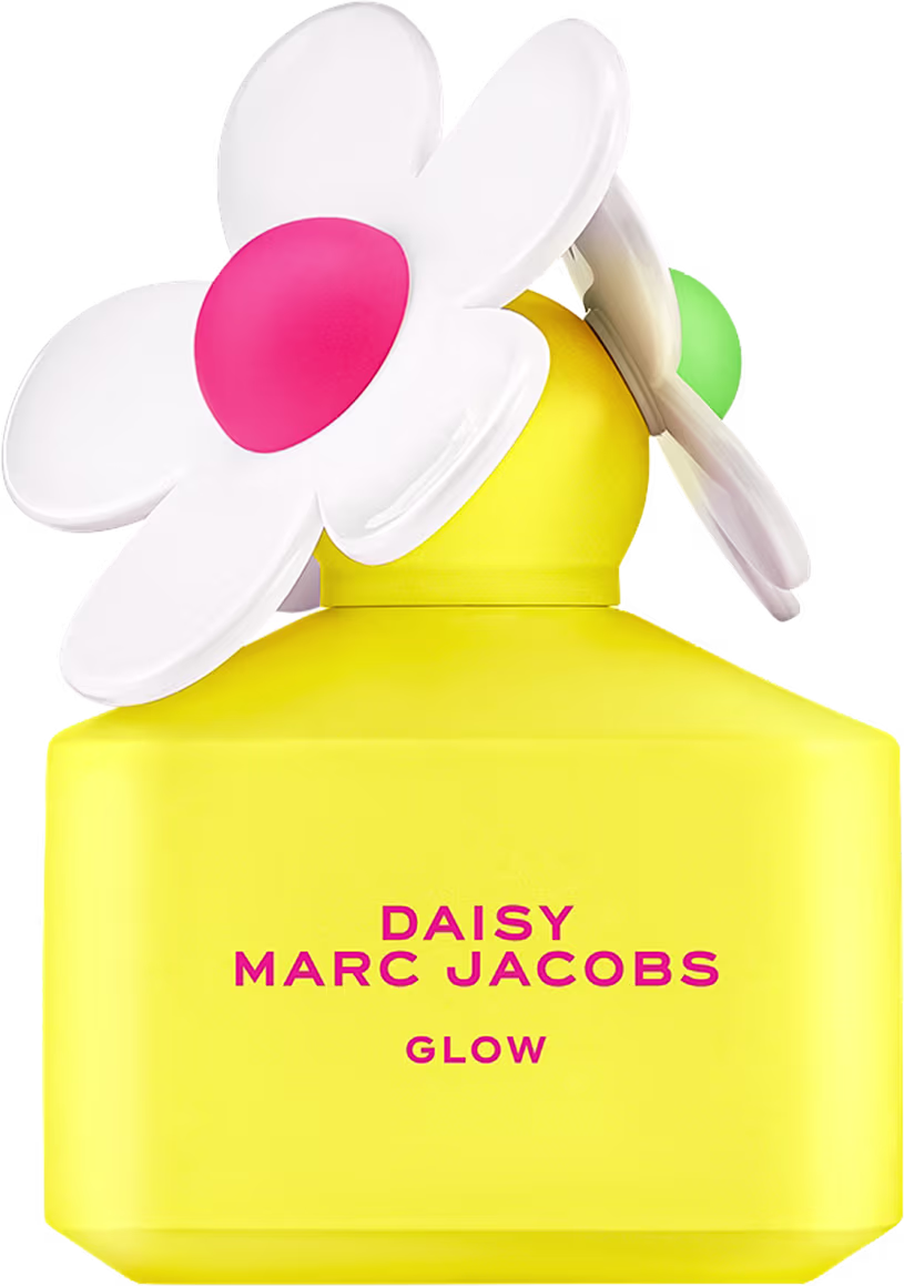 Frasco de perfume amarelo da linha Daisy Marc Jacobs Glow, com tampa em formato de flor branca e rosa. Embalagem simples e minimalista, com o nome da marca e do produto destacados.
