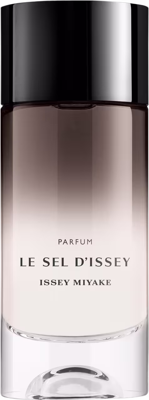 Frasco de item de perfumaria da marca Issey Miyake, com formato cilíndrico, predominância de cores preto e branco, e rótulo com o nome "Le Sel d'Issey" em destaque.
