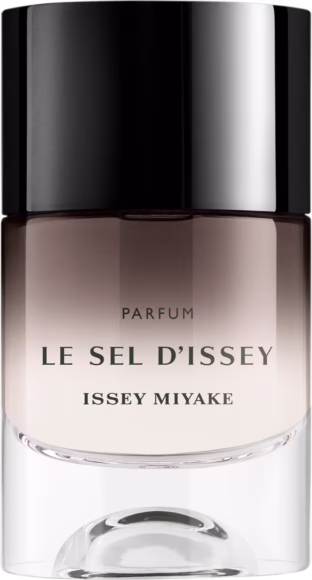 Frasco de vidro preto e branco com rótulo em letras pretas exibindo o nome "Le Sel d'Issey" da marca Issey Miyake, um item de perfumaria.