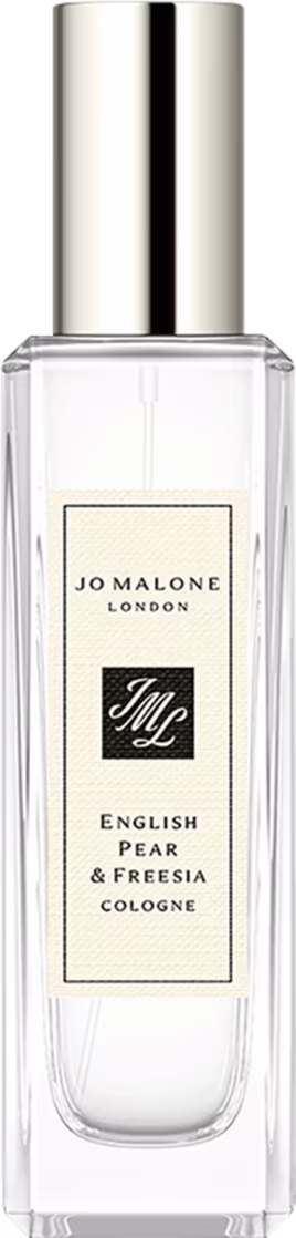 Perfume em frasco transparente retangular com tampa prateada. A embalagem exibe o logotipo e nome da marca "Jo Malone London" em letras pretas sobre fundo branco. O rótulo indica que é uma colônia com fragrância de "English Pear & Freesia".