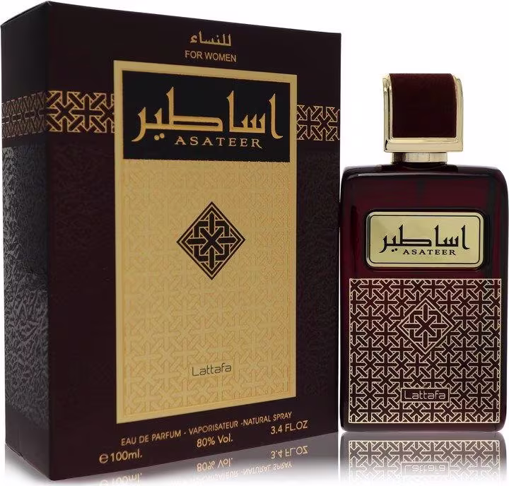 Trata-se de um frasco de perfume da marca Lattafa, com embalagem preta e dourada. O rótulo exibe o nome "Asateer" em árabe e em inglês, com um padrão geométrico decorativo. O frasco possui um design elegante e sofisticado, com 100 ml de volume.