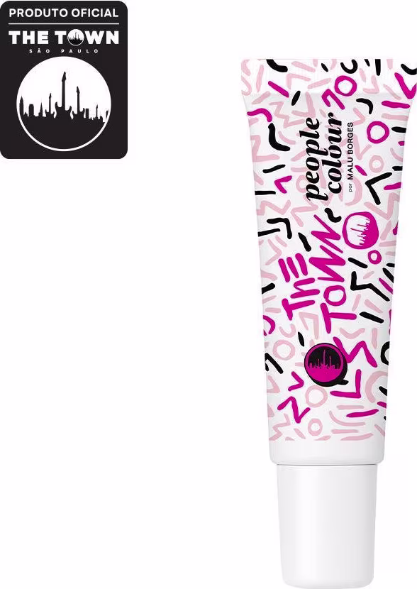 Tubo de creme com design gráfico em tons de rosa e preto, com o texto "The Town" e um ícone de skyline. Embalagem com rótulo oficial indicando tratar-se de um produto da marca The Town.