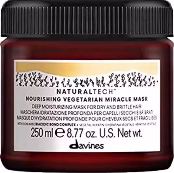 Frasco de máscara capilar vegetariana nutritiva da Naturaltech, com 250 ml, embalagem de vidro marrom escuro e tampa preta com textura estriada. Rótulo branco com informações sobre o produto em inglês.