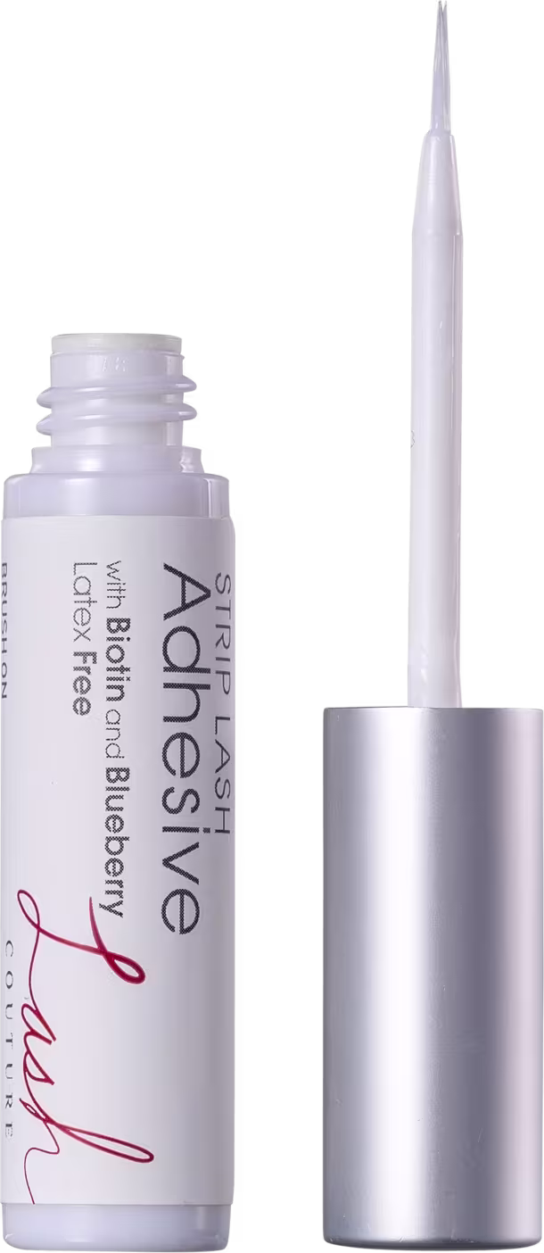 A embalagem mostra uma cola para cílios em embalagem plástica transparente com tampa prateada metálica. Aplicador em formato de pincel fino e alongado.